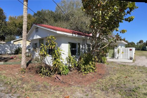 House in Merrit Island, Florida 3 bedrooms, 109.25 sq.m. № 1194919 - photo 2