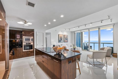 Condominio en venta en Miami Beach, Florida, 2 dormitorios, 145.39 m2 № 1310855 - foto 1