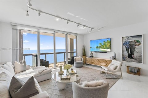 Condominio en venta en Miami Beach, Florida, 2 dormitorios, 145.39 m2 № 1310855 - foto 2