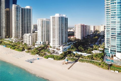 Condo in Sunny Isles Beach, Florida, 2 bedrooms  № 1310811 - photo 1