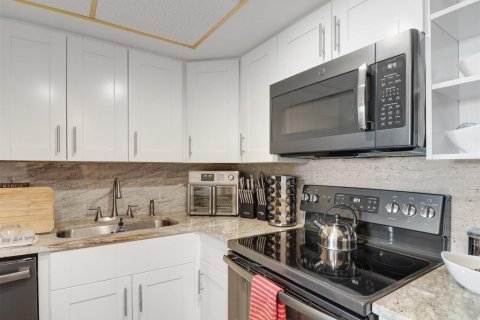 Condo in Fort Lauderdale, Florida, 1 bedroom  № 1102359 - photo 17