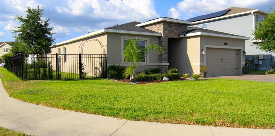 House in Davenport, Florida 4 bedrooms, 196.02 sq.m. № 1278938