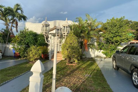 Villa ou maison à vendre à Miami, Floride: 2 chambres, 145.95 m2 № 1310490 - photo 5