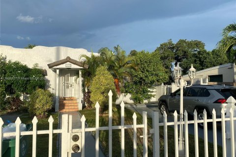 Casa en venta en Miami, Florida, 2 dormitorios, 145.95 m2 № 1310490 - foto 1