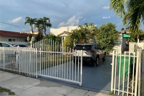 Casa en venta en Miami, Florida, 2 dormitorios, 145.95 m2 № 1310490 - foto 3