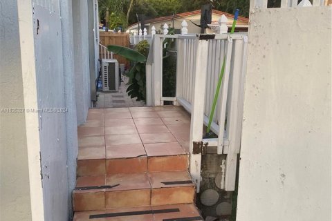 Casa en venta en Miami, Florida, 2 dormitorios, 145.95 m2 № 1310490 - foto 13