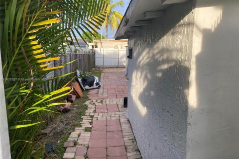 Casa en venta en Miami, Florida, 2 dormitorios, 145.95 m2 № 1310490 - foto 12