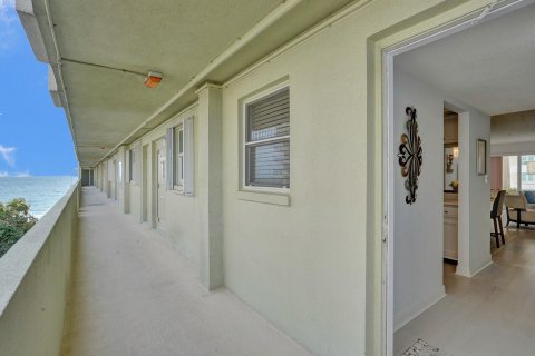 Condo in Lauderdale-by-the-Sea, Florida, 1 bedroom  № 976787 - photo 21