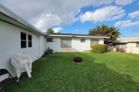 Villa ou maison à vendre à Hollywood, Floride: 4 chambres, 311.22 m2 № 976788 - photo 1