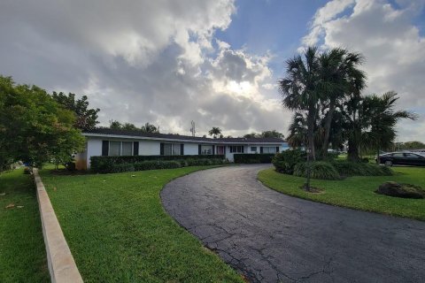 Villa ou maison à vendre à Hollywood, Floride: 4 chambres, 311.22 m2 № 976788 - photo 10