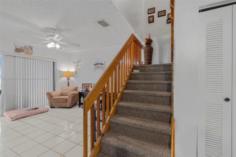 Touwnhouse à vendre à Hialeah, Floride: 3 chambres, 145.58 m2 № 1389635 - photo 12