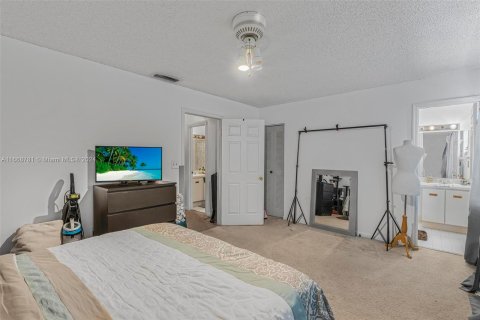 Touwnhouse à vendre à Hialeah, Floride: 3 chambres, 145.58 m2 № 1389635 - photo 14