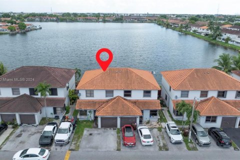 Adosado en venta en Hialeah, Florida, 3 dormitorios, 145.58 m2 № 1389635 - foto 23