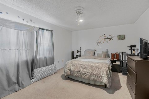 Touwnhouse à vendre à Hialeah, Floride: 3 chambres, 145.58 m2 № 1389635 - photo 13