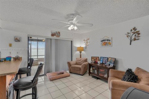 Touwnhouse à vendre à Hialeah, Floride: 3 chambres, 145.58 m2 № 1389635 - photo 8