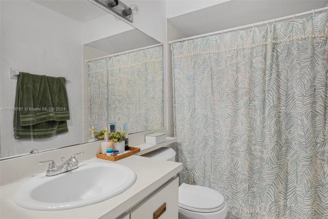 Townhouse in Hialeah, Florida 3 bedrooms, 145.58 sq.m. № 1389635 - photo 18