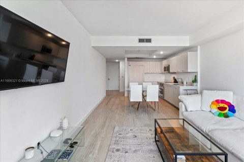 Condo in Miami, Florida, 1 bedroom  № 1389568 - photo 9