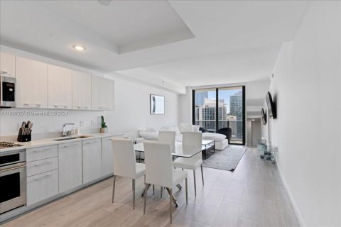 Condo in Miami, Florida, 1 bedroom  № 1389568 - photo 1