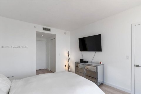 Condo in Miami, Florida, 1 bedroom  № 1389568 - photo 16