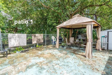 Immobilier commercial à vendre à Miami, Floride: 281.59 m2 № 1389638 - photo 4