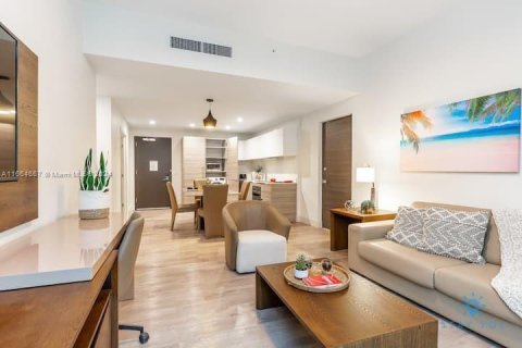 Condo in Hollywood, Florida, 1 bedroom  № 1378704 - photo 1