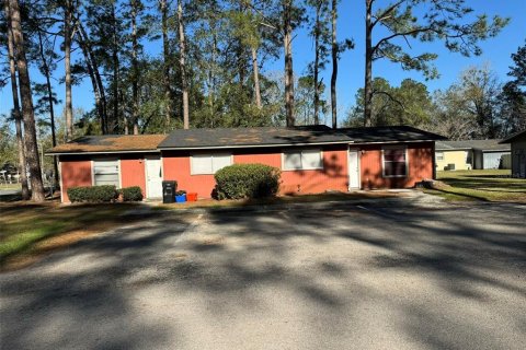 Commercial property in Gainesville, Florida 4 bedrooms, 161.09 sq.m. № 1004172 - photo 1