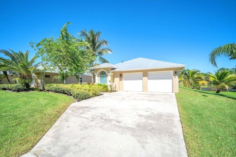 House in Stuart, Florida 4 bedrooms, 297.84 sq.m. № 1154424 - photo 22