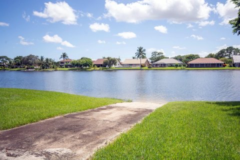 Villa ou maison à vendre à Lake Worth, Floride: 4 chambres, 237.92 m2 № 754852 - photo 8