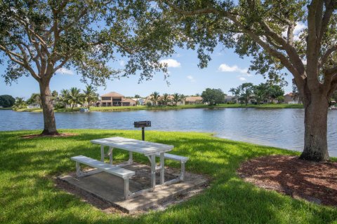 Villa ou maison à vendre à Lake Worth, Floride: 4 chambres, 237.92 m2 № 754852 - photo 6