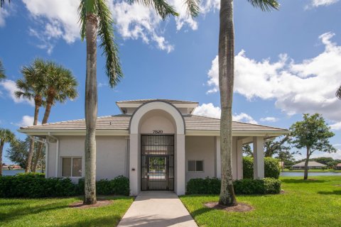 Villa ou maison à vendre à Lake Worth, Floride: 4 chambres, 237.92 m2 № 754852 - photo 11
