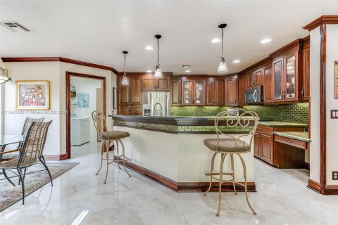 Villa ou maison à vendre à Pembroke Pines, Floride: 5 chambres, 310.76 m2 № 1235456 - photo 21