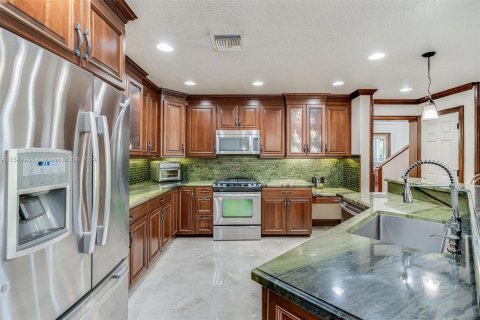 Villa ou maison à vendre à Pembroke Pines, Floride: 5 chambres, 310.76 m2 № 1235456 - photo 23