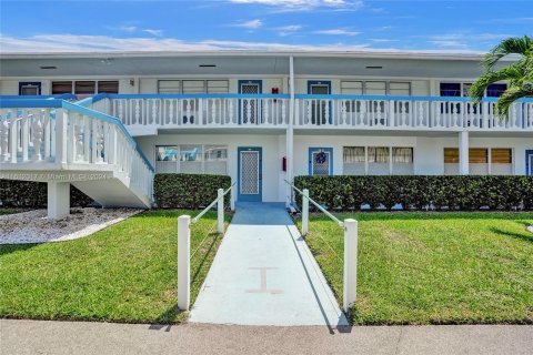 Condo in Deerfield Beach, Florida, 1 bedroom  № 1235497 - photo 1