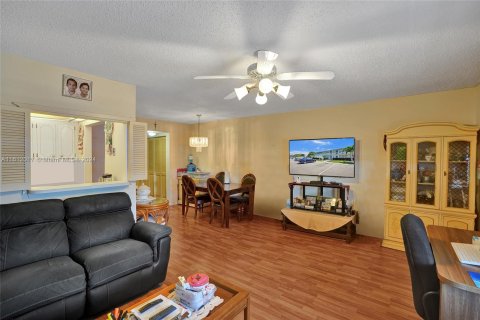 Condo in Deerfield Beach, Florida, 1 bedroom  № 1235497 - photo 5