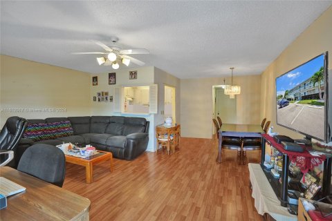 Condo in Deerfield Beach, Florida, 1 bedroom  № 1235497 - photo 3