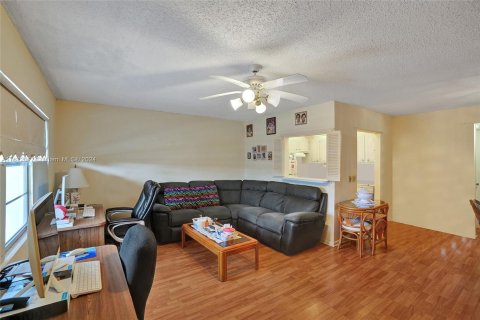 Condo in Deerfield Beach, Florida, 1 bedroom  № 1235497 - photo 4