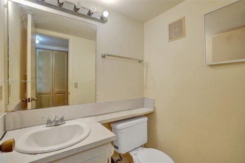 Condo in Deerfield Beach, Florida, 1 bedroom  № 1235497 - photo 11