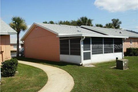 Villa ou maison à vendre à Kissimmee, Floride: 2 chambres, 65.4 m2 № 1288020 - photo 2