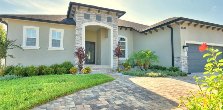 House in Lakeland, Florida 5 bedrooms, 274.99 sq.m. № 1369585