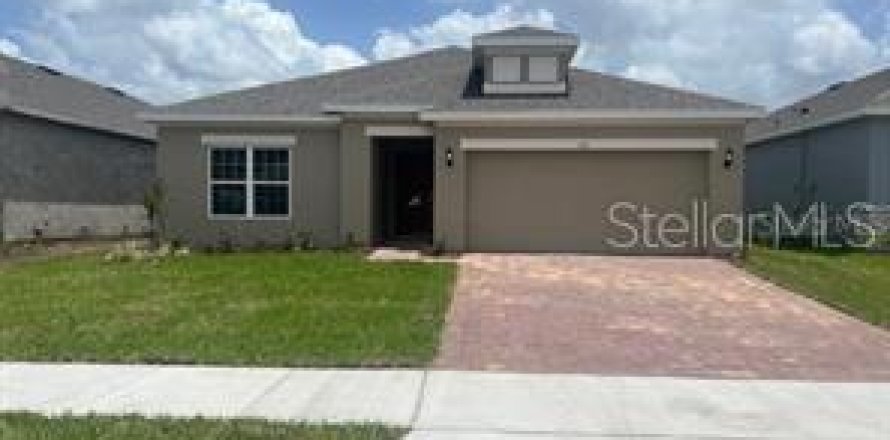 House in Saint Cloud, Florida 4 bedrooms, 177.44 sq.m. № 1364485