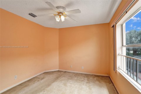 House in Pembroke Pines, Florida 4 bedrooms, 240.34 sq.m. № 1269904 - photo 20