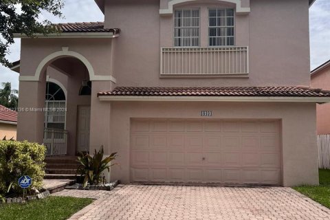 House in Pembroke Pines, Florida 4 bedrooms, 240.34 sq.m. № 1269904 - photo 1