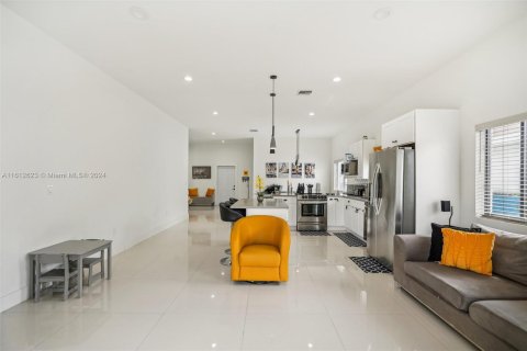 Casa en venta en Fort Lauderdale, Florida, 3 dormitorios, 158.68 m2 № 1234480 - foto 5