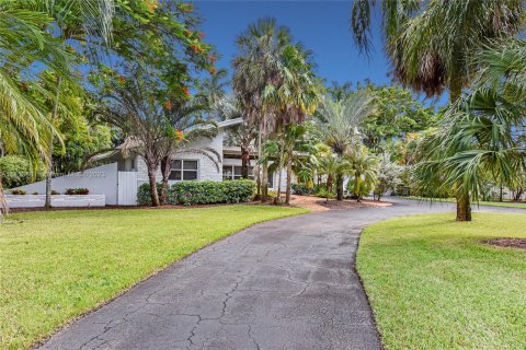 Villa ou maison à vendre à Fort Lauderdale, Floride: 3 chambres, 254.09 m2 № 730044 - photo 2