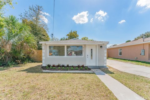 Casa en venta en Tampa, Florida, 4 dormitorios, 92.9 m2 № 1366484 - foto 1