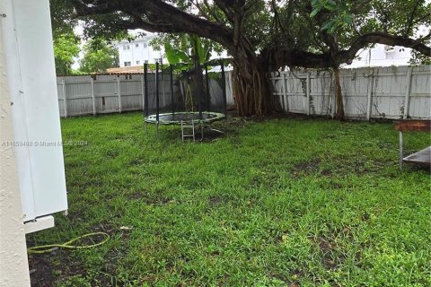 House in Hallandale Beach, Florida 4 bedrooms, 145.3 sq.m. № 1369003 - photo 15