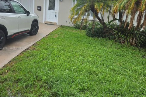 Casa en alquiler en Hallandale Beach, Florida, 4 dormitorios, 145.3 m2 № 1369003 - foto 2