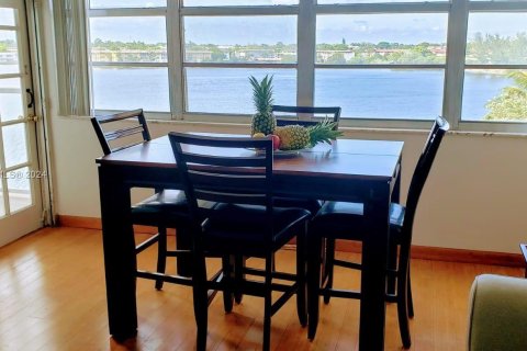 Condo in Miami, Florida, 1 bedroom  № 1369049 - photo 8