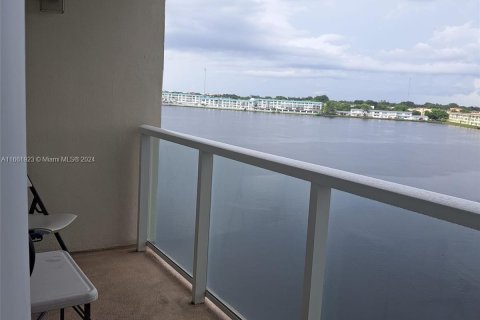 Copropriété à vendre à Miami, Floride: 1 chambre, 79.99 m2 № 1369049 - photo 2