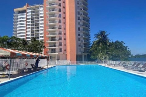 Condominio en venta en Miami, Florida, 1 dormitorio, 79.99 m2 № 1369049 - foto 1